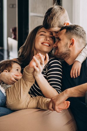 Glückliche Familie – Altersvorsorge Finanzalyst